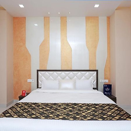 Oyo 10360 Hotel Grand Manoranjan جوراكبور المظهر الخارجي الصورة
