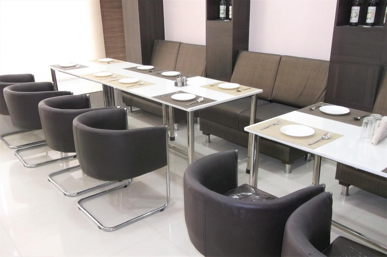 Oyo 10360 Hotel Grand Manoranjan جوراكبور المظهر الخارجي الصورة
