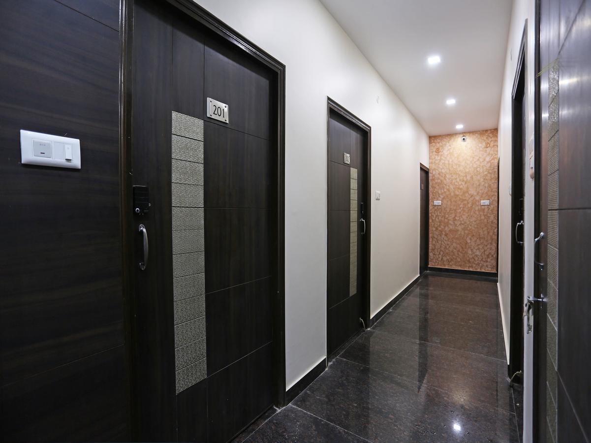 Oyo 10360 Hotel Grand Manoranjan جوراكبور المظهر الخارجي الصورة