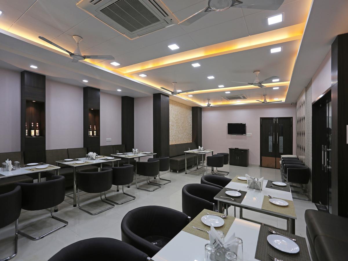 Oyo 10360 Hotel Grand Manoranjan جوراكبور المظهر الخارجي الصورة