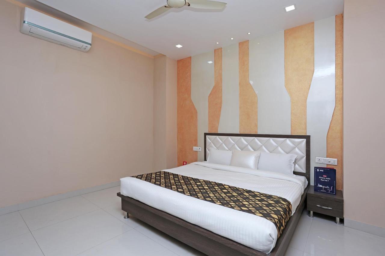 Oyo 10360 Hotel Grand Manoranjan جوراكبور المظهر الخارجي الصورة