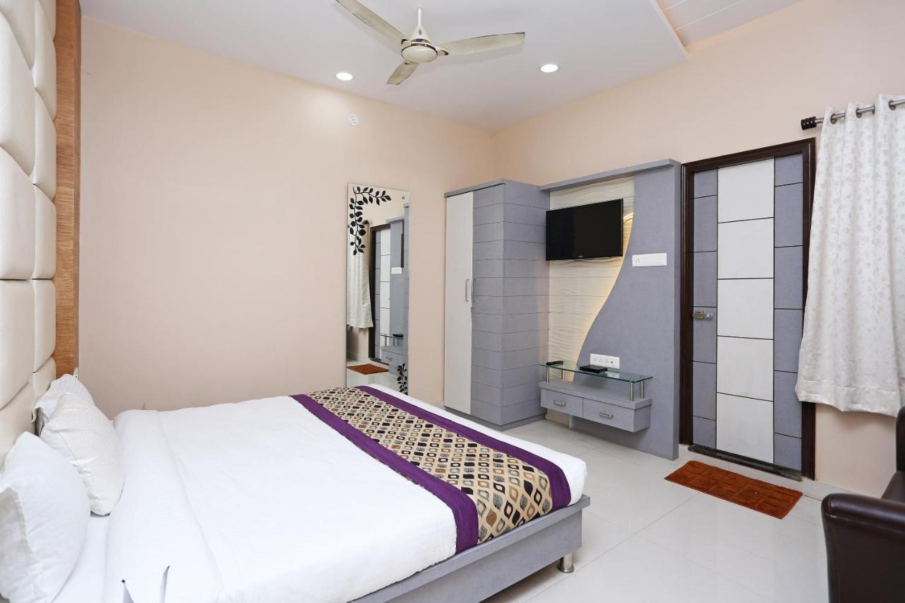 Oyo 10360 Hotel Grand Manoranjan جوراكبور المظهر الخارجي الصورة